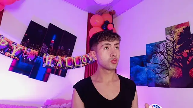 Snapshot of Noah_Xitruxx chatting on 10.13.25 Noah Xitruxx online show from 10.13.25