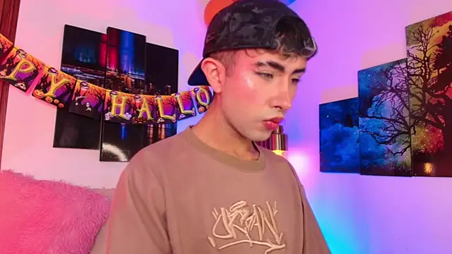 Snapshot of Noah_Xitruxx chatting on 10.16.25 Noah Xitruxx online show from 10.16.25