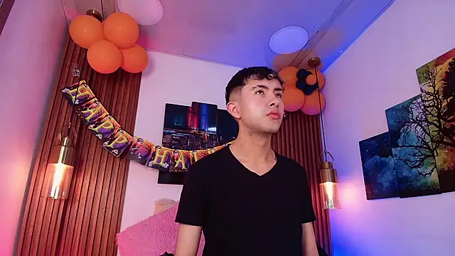 Snapshot of Noah_Xitruxx chatting on 10.22.25 Noah Xitruxx online show from 10.22.25