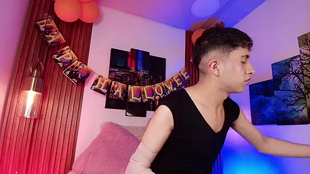 Snapshot of Noah_Xitruxx chatting on 10.25.25 Noah Xitruxx online show from 10.25.25