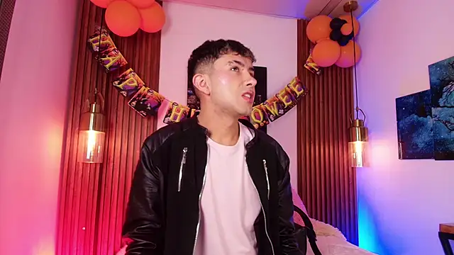 Snapshot of Noah_Xitruxx chatting on 10.26.25 Noah Xitruxx online show from 10.26.25