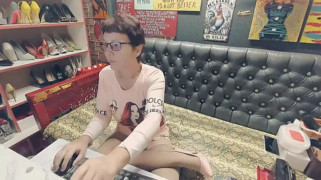 Snapshot of Lily4yourfun chatting on 10.12.25 Lily4yourfun online show from 10.12.25