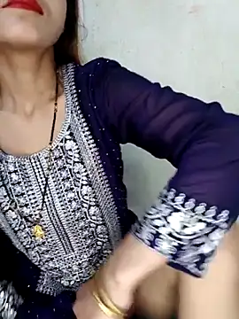 Snapshot of xpihu chatting on 11.04.25 xpihu online show from 11.04.25