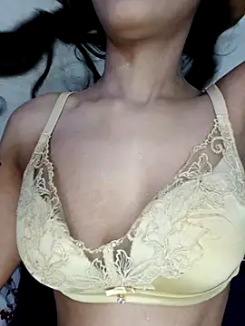 Snapshot of xpihu chatting on 11.13.25 xpihu online show from 11.13.25