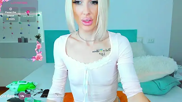 Snapshot of Lana_kitty__ chatting on 12.25.24 Lana kitty online show from 12.25.24