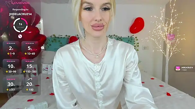 Snapshot of Lana_kitty__ chatting on 02.17.25 Lana kitty online show from 02.17.25