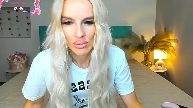 Snapshot of Lana_kitty__ chatting on 09.10.25 Lana kitty online show from 09.10.25