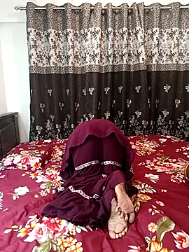 Snapshot of Cute-Bhavya chatting on 10.08.25 Cute-Bhavya online show from 10.08.25