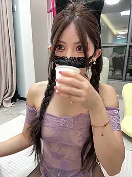 Snapshot of Selenaaaaa- chatting on 03.04.25 Selenaaaaa- online show from 03.04.25