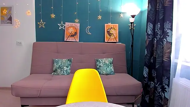 Snapshot of Xloe_Queen chatting on 12.25.24 Xloe Queen online show from 12.25.24