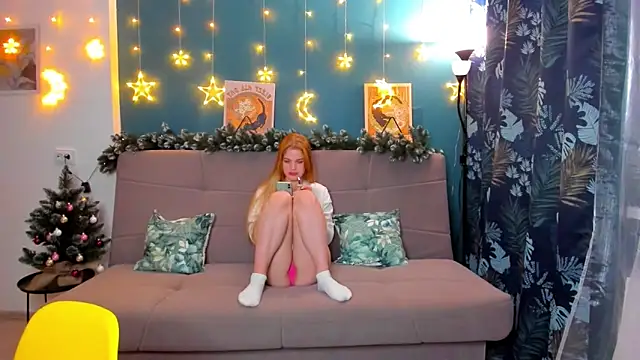 Snapshot of Xloe_Queen chatting on 12.26.24 Xloe Queen online show from 12.26.24