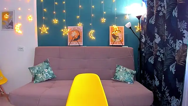 Snapshot of Xloe_Queen chatting on 01.14.25 Xloe Queen online show from 01.14.25