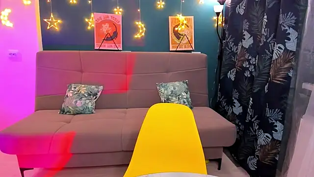 Snapshot of Xloe_Queen chatting on 02.17.25 Xloe Queen online show from 02.17.25