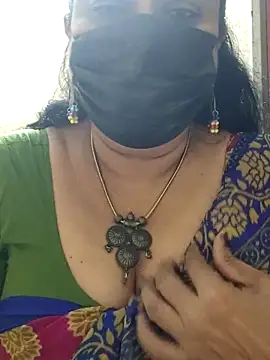 Snapshot of rekha_naier chatting on 11.17.25 rekha naier online show from 11.17.25