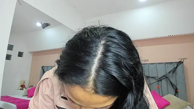 Giselle Roldan online show from 10.15.25