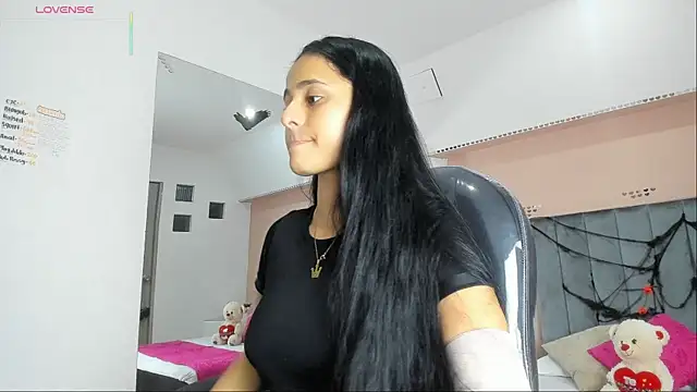 Giselle Roldan online show from 10.23.25