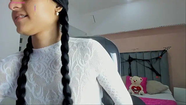 Giselle Roldan online show from 10.25.25