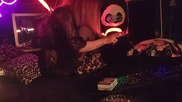 Snapshot of anonymouszN chatting on 01.15.25 anonymouszN online show from 01.15.25