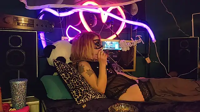 Snapshot of anonymouszN chatting on 02.04.25 anonymouszN online show from 02.04.25