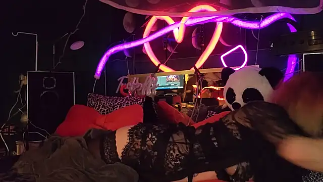 Snapshot of anonymouszN chatting on 02.05.25 anonymouszN online show from 02.05.25