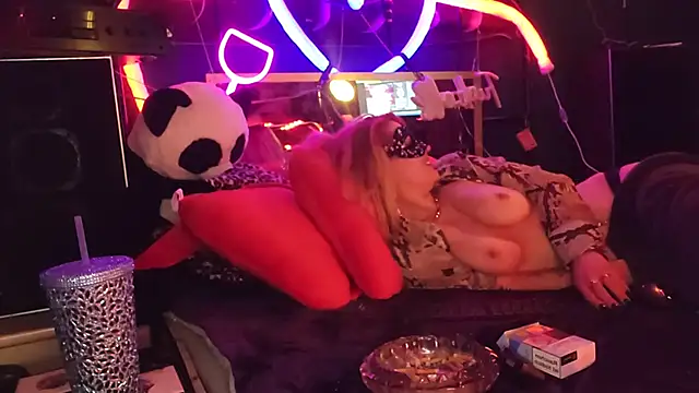 Snapshot of anonymouszN chatting on 02.10.25 anonymouszN online show from 02.10.25