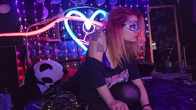 Snapshot of anonymouszN chatting on 03.08.25 anonymouszN online show from 03.08.25