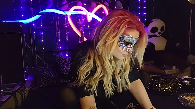 Snapshot of anonymouszN chatting on 10.21.25 anonymouszN online show from 10.21.25