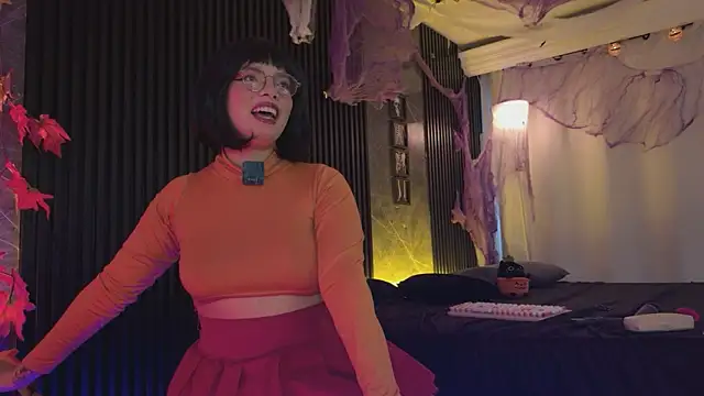 Snapshot of Little_maeve chatting on 10.05.25 Little maeve online show from 10.05.25