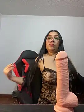 Snapshot of Alice_taylor1_ chatting on 02.05.25 Alice taylor1 online show from 02.05.25