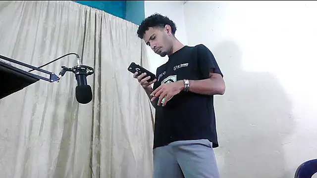 Snapshot of coleman160 chatting on 01.23.25 coleman160 online show from 01.23.25