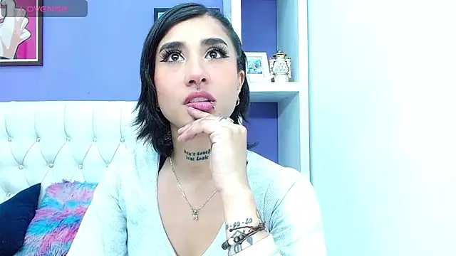 Snapshot of aliss-diaz chatting on 02.10.25 aliss-diaz online show from 02.10.25
