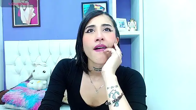 Snapshot of aliss-diaz chatting on 02.14.25 aliss-diaz online show from 02.14.25