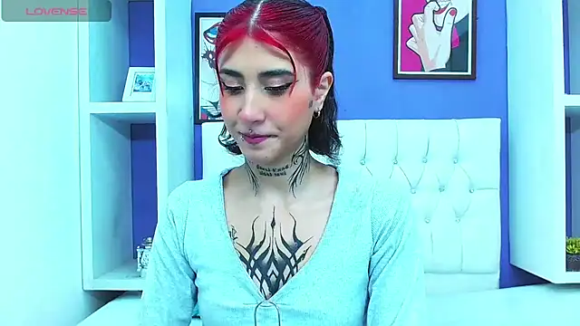 Snapshot of aliss-diaz chatting on 03.17.25 aliss-diaz online show from 03.17.25