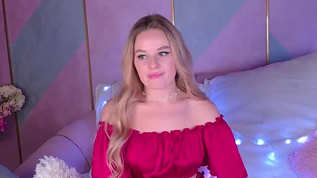Snapshot of BeatriceEsmont chatting on 12.28.24 BeatriceEsmont online show from 12.28.24