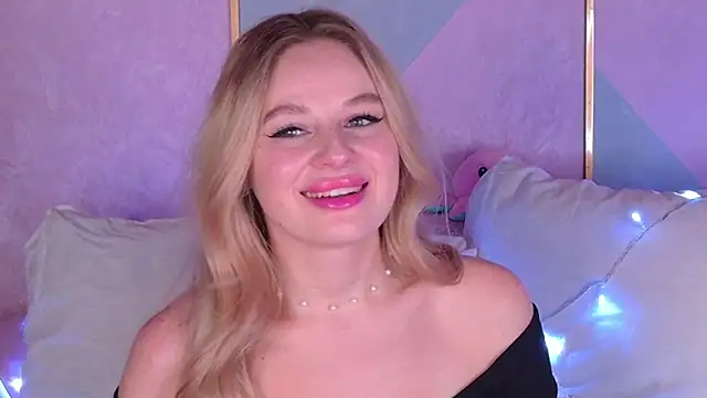 Snapshot of BeatriceEsmont chatting on 12.30.24 BeatriceEsmont online show from 12.30.24