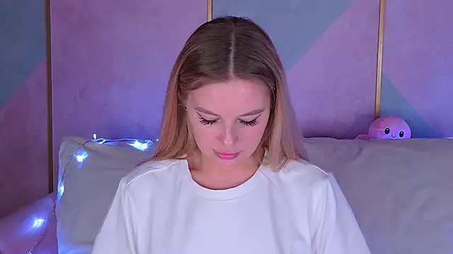 Snapshot of BeatriceEsmont chatting on 01.03.25 BeatriceEsmont online show from 01.03.25