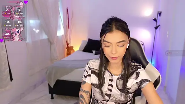 Snapshot of AnabelWolf chatting on 11.03.25 AnabelWolf online show from 11.03.25