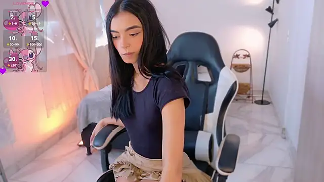 AnabelWolf online show from 11.12.25