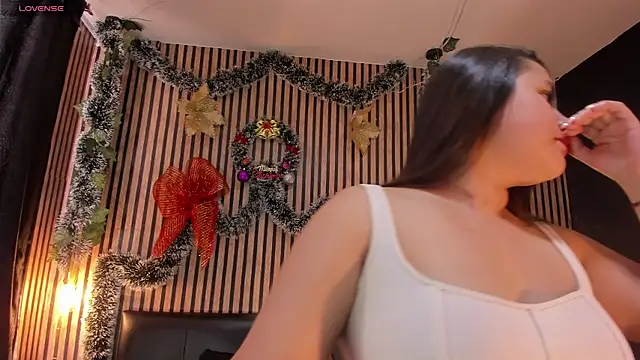 Victoria Ponce1 online show from 12.16.24