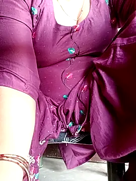 Snapshot of KEEP536 chatting on 10.14.25 KEEP536 online show from 10.14.25