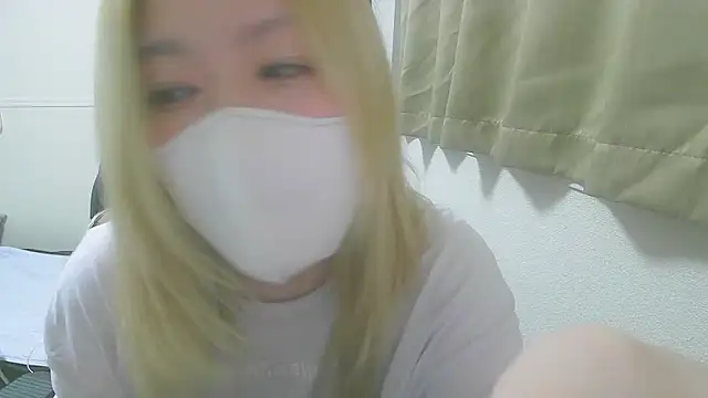 Snapshot of Remi_official chatting on 10.03.25 Remi official online show from 10.03.25