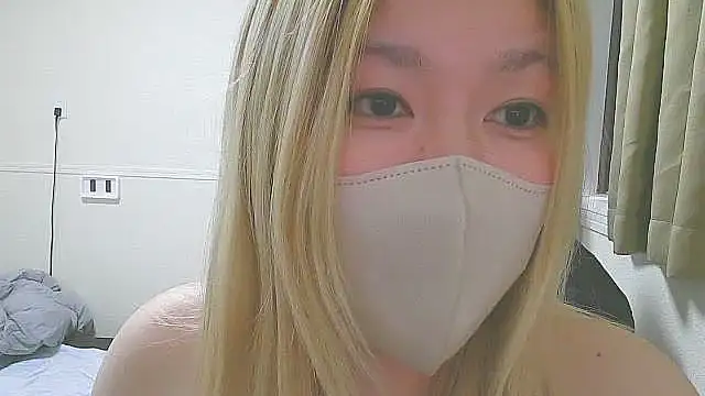 Snapshot of Remi_official chatting on 10.27.25 Remi official online show from 10.27.25