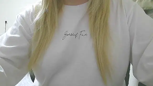 Snapshot of Remi_official chatting on 10.30.25 Remi official online show from 10.30.25