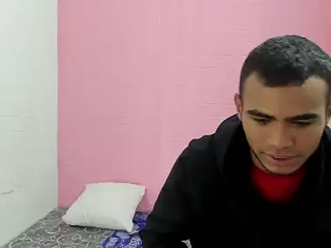 Snapshot of alessandro_2005 chatting on 12.05.24 alessandro 2005 online show from 12.05.24