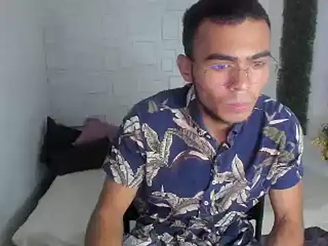 Snapshot of alessandro_2005 chatting on 12.07.24 alessandro 2005 online show from 12.07.24