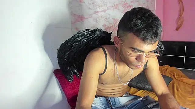 Snapshot of alessandro_2005 chatting on 02.07.25 alessandro 2005 online show from 02.07.25