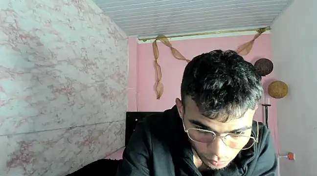 Snapshot of alessandro_2005 chatting on 02.13.25 alessandro 2005 online show from 02.13.25