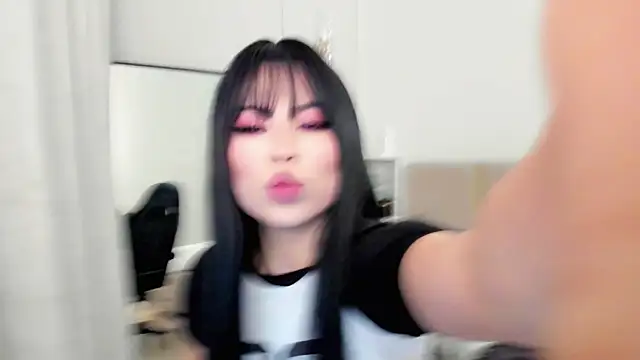 may mia online show from 11.27.25