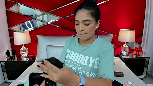 Snapshot of AdeleGray chatting on 12.29.24 AdeleGray online show from 12.29.24