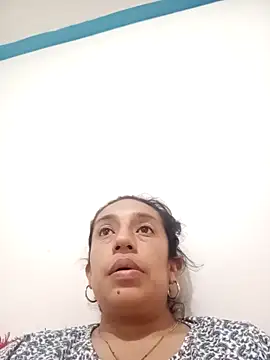 Snapshot of yaz_guzman chatting on 10.16.25 yaz guzman online show from 10.16.25